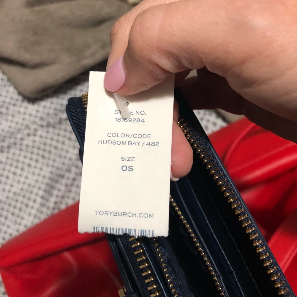 Navy Tory Burch wallet - Picture 4 of 4